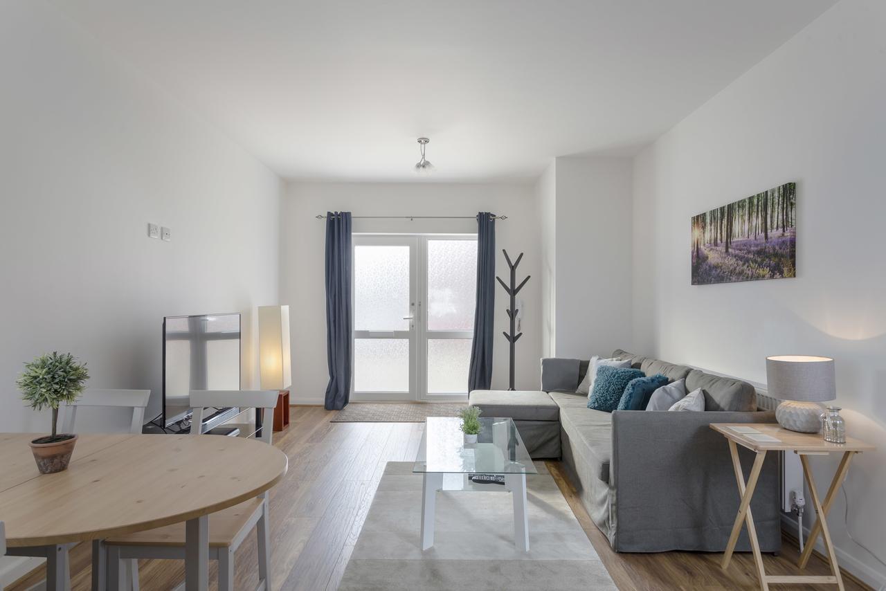 1 Bed Apt Sleeps 4 Luton  Bagian luar foto