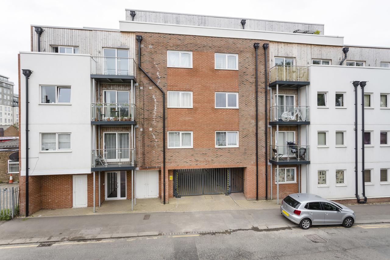 1 Bed Apt Sleeps 4 Luton  Bagian luar foto
