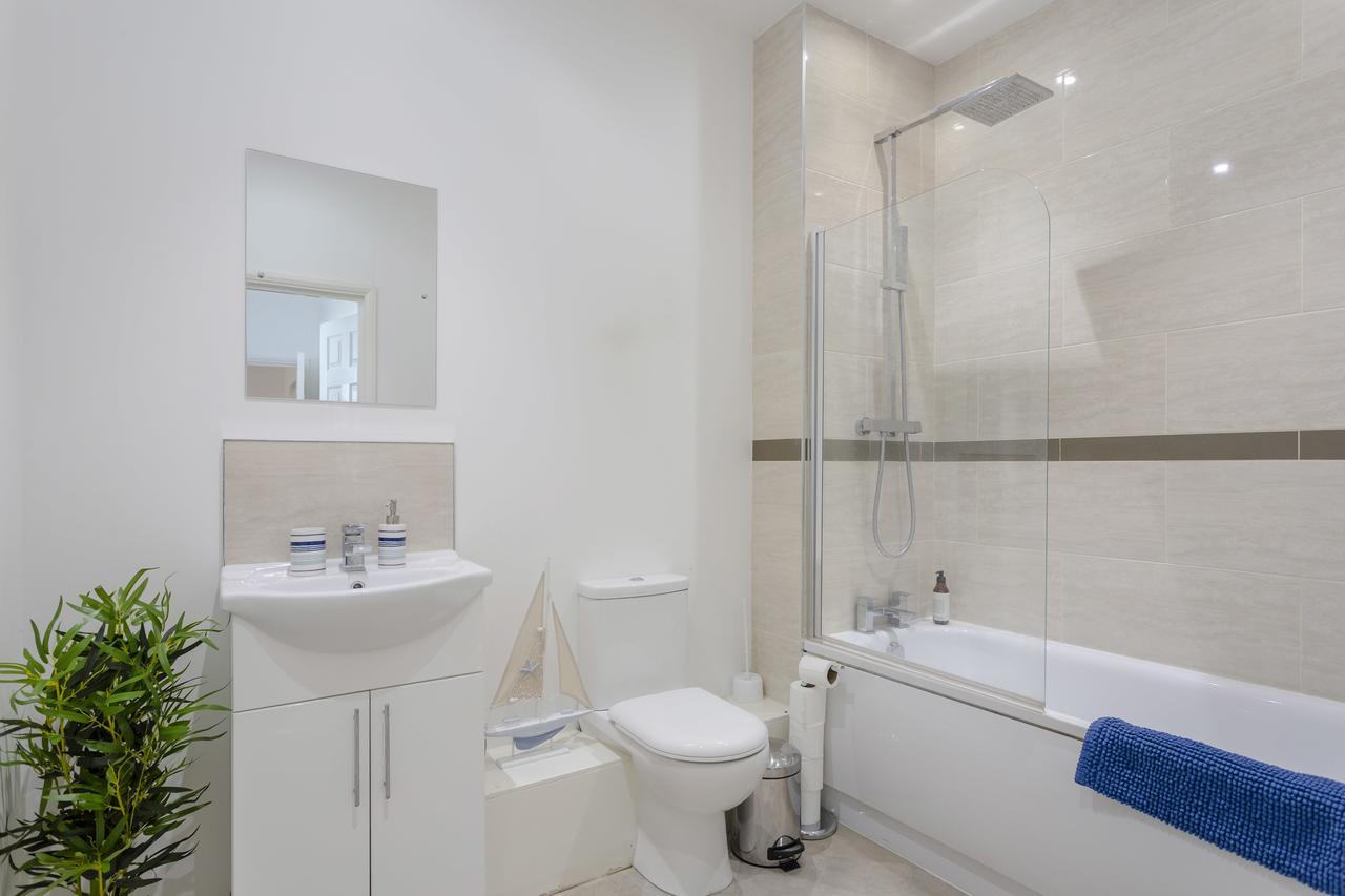 1 Bed Apt Sleeps 4 Luton  Bagian luar foto