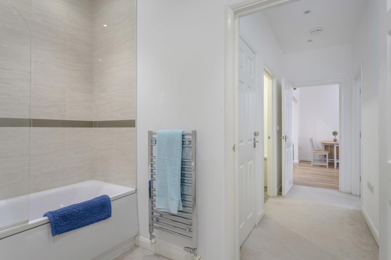 1 Bed Apt Sleeps 4 Luton  Bagian luar foto