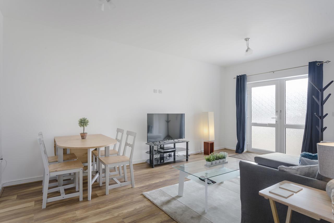 1 Bed Apt Sleeps 4 Luton  Bagian luar foto