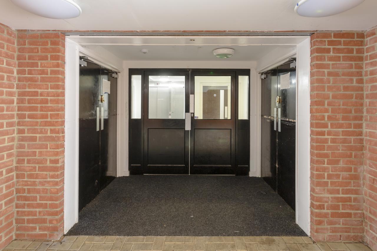 1 Bed Apt Sleeps 4 Luton  Bagian luar foto