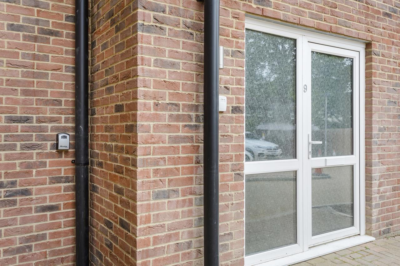 1 Bed Apt Sleeps 4 Luton  Bagian luar foto