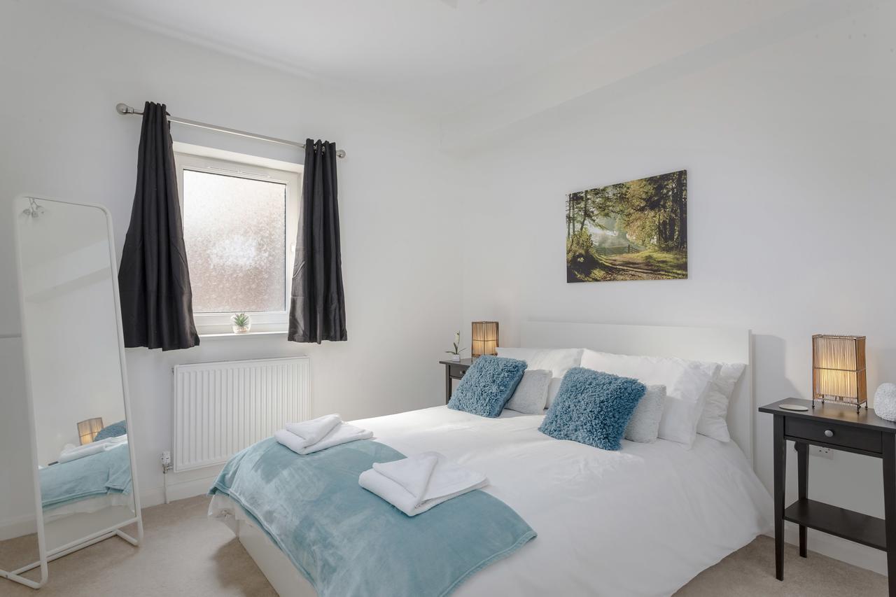 1 Bed Apt Sleeps 4 Luton  Bagian luar foto
